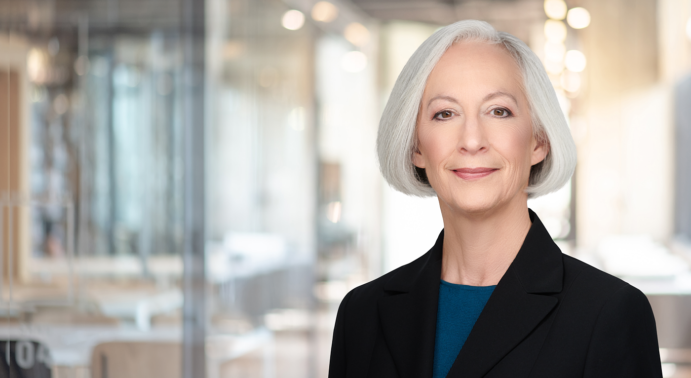 ParksLindForum Financial Advisor Linda Parksa_1755-10637_HeadshotsEugene_banner 1 Forum Financial Advisor Linda Parks
